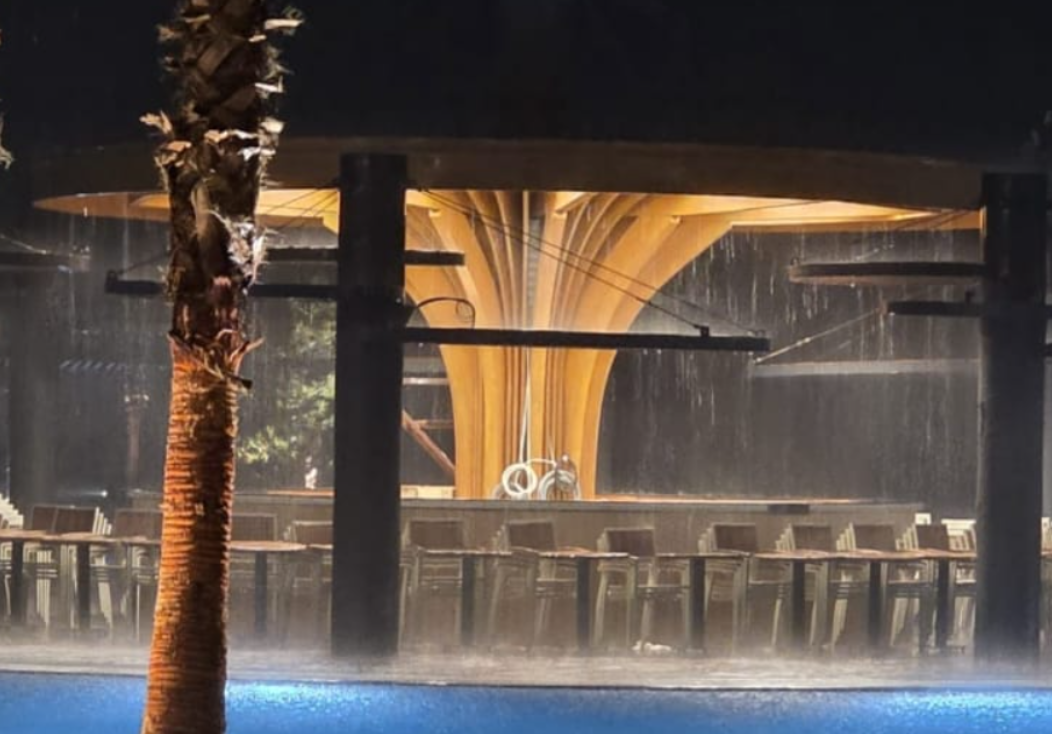 Pool Bar